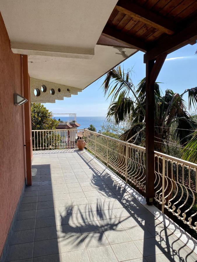 Casa Vacanze Eden Ачи Костелло Экстерьер фото